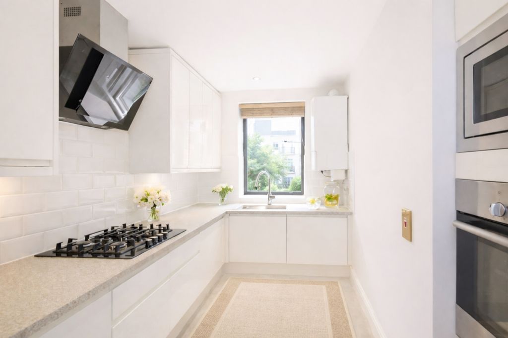 Property photo 2 of 9 Kitchen 1