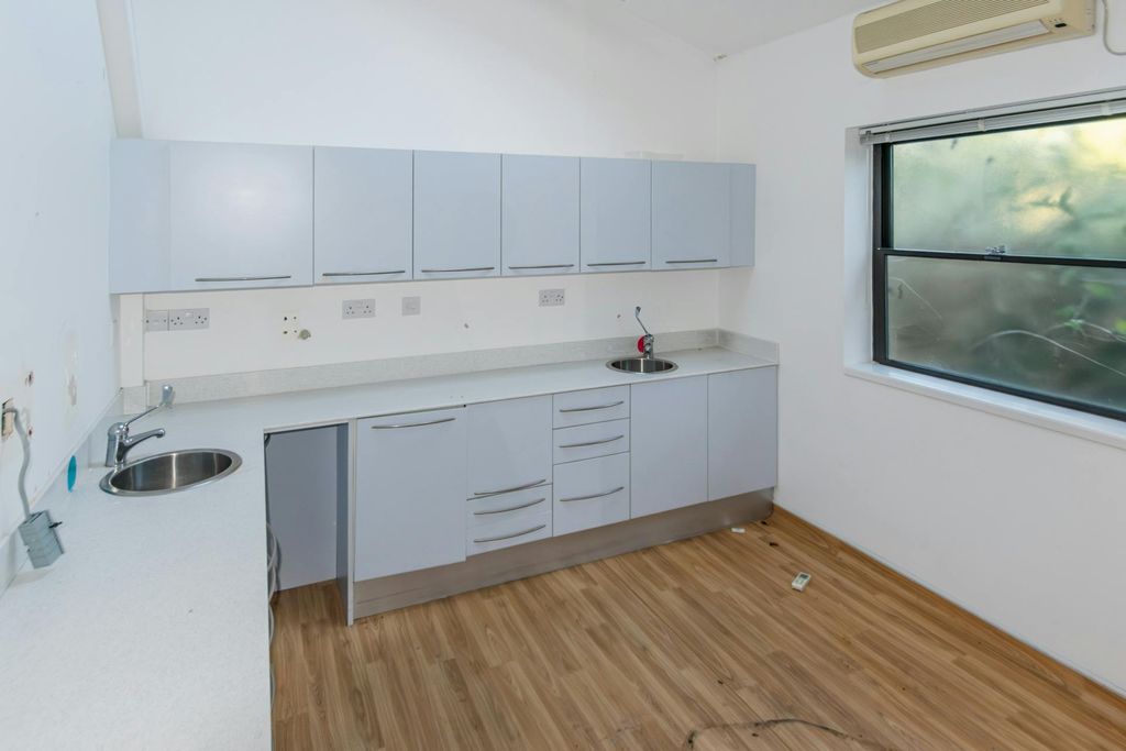 Property photo 3 of 8 4.Jpg