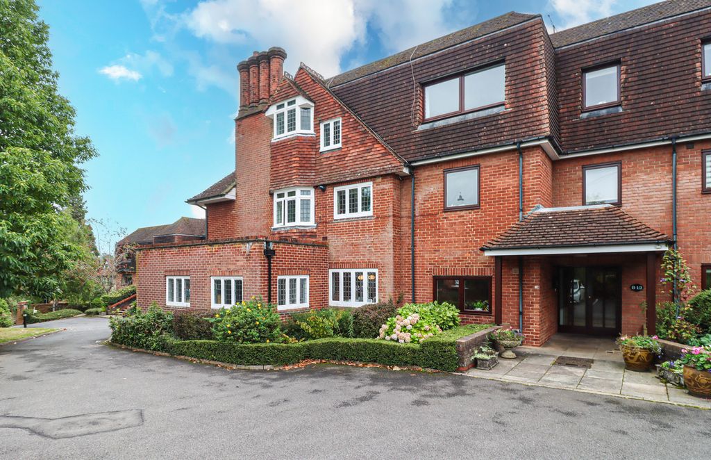 Additional image 9 of 2 bed flat for saleKirkwick Avenue, Harpenden, Hertfordshire AL5
