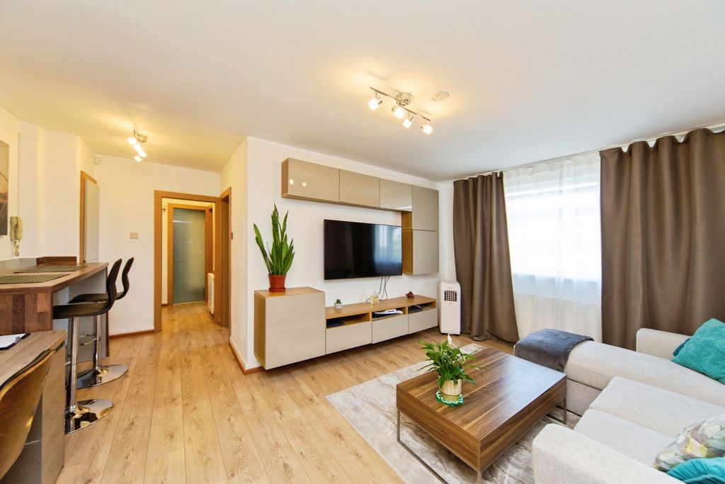 Property photo 3 of 19 Pbox-Img.Jpg
