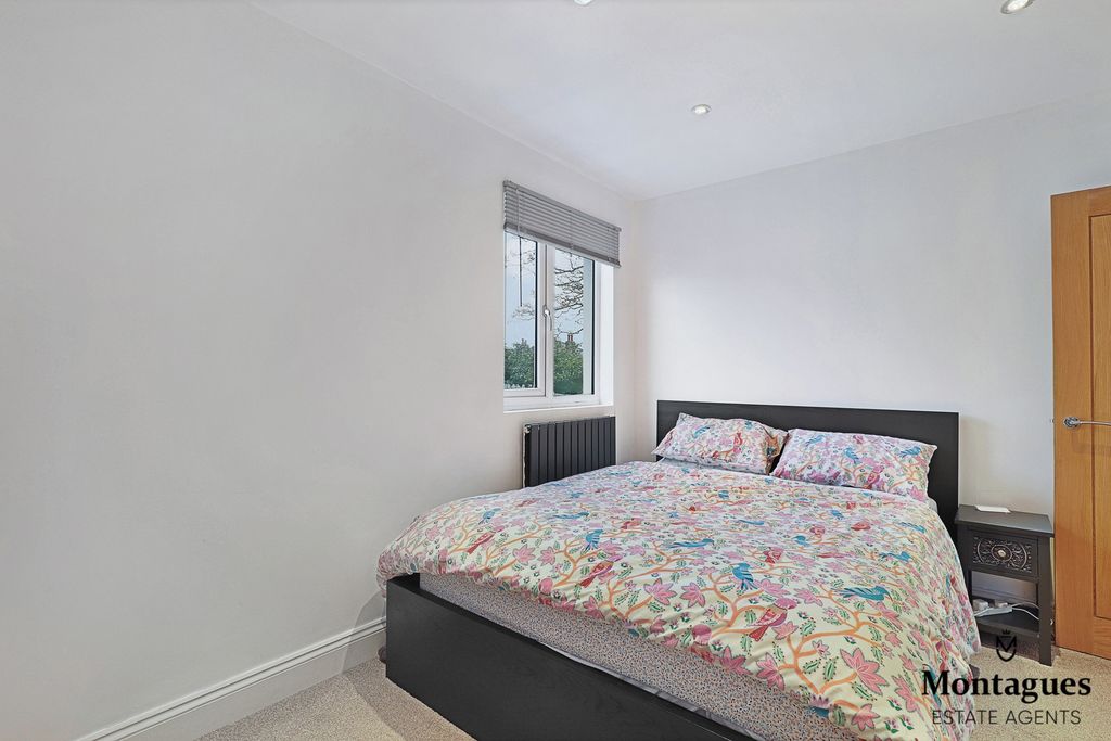 Additional image 14 of 2 bed flat for saleHemnall Street, Epping CM16