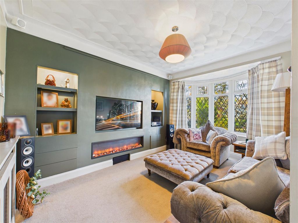 Property photo 3 of 15 Lounge