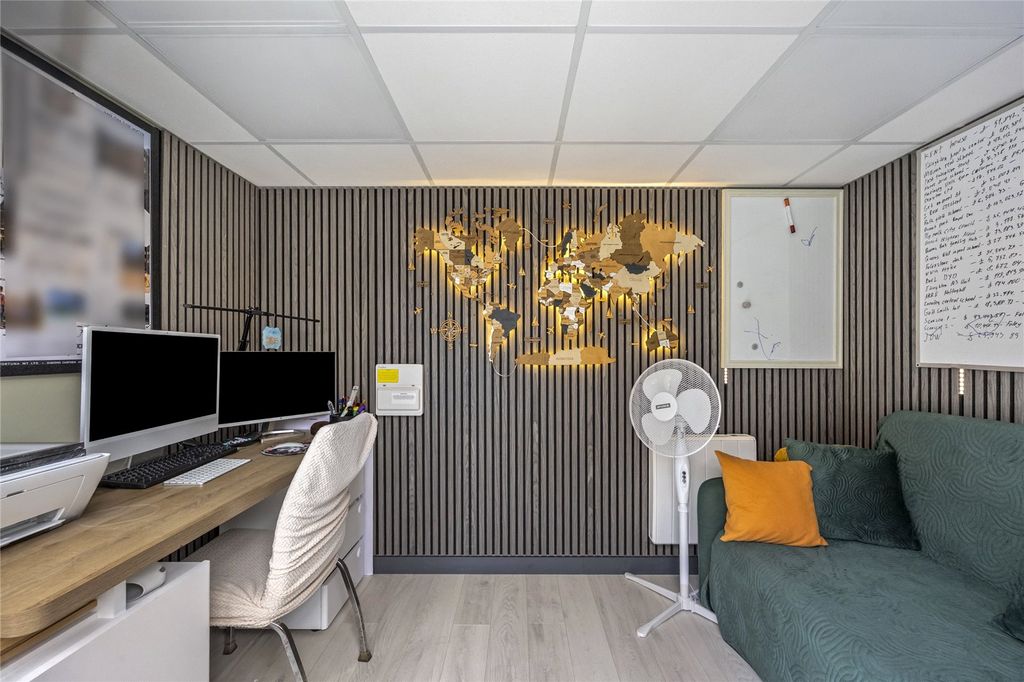 Property photo 3 of 16 Picture No. 15