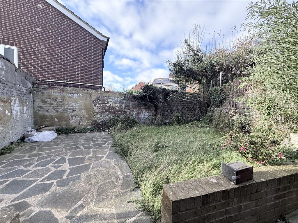 Property photo 3 of 21 Communal Garden