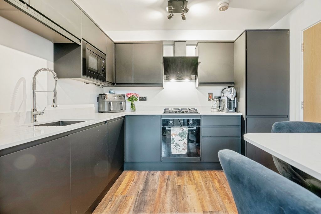 Property photo 2 of 25 Kitchen