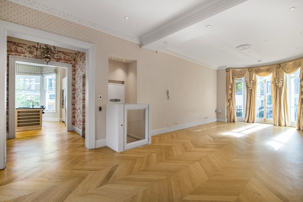 Property photo 3 of 18 Reception Room