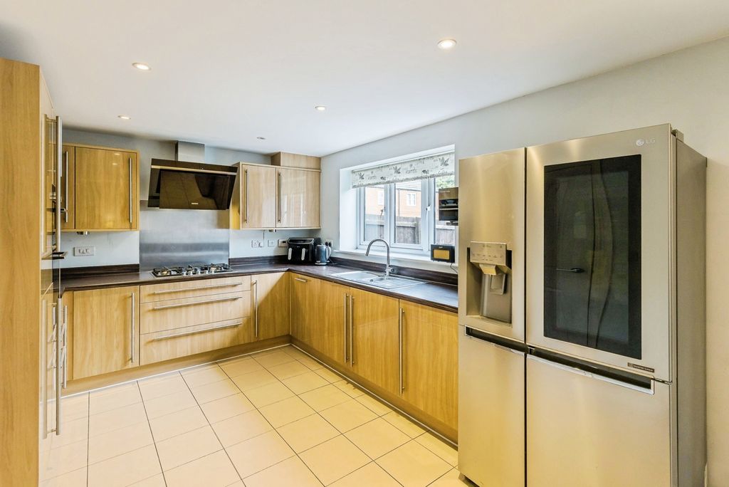 Property photo 2 of 20 Pbox-Img.Jpg