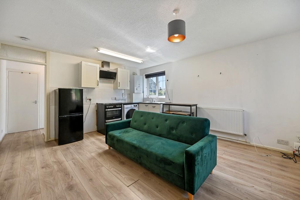 Property photo 2 of 9