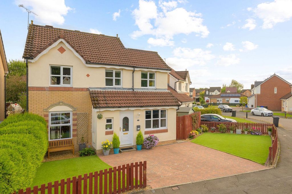Property photo 1 of 31