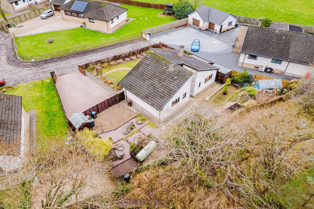 Property photo 2 of 24