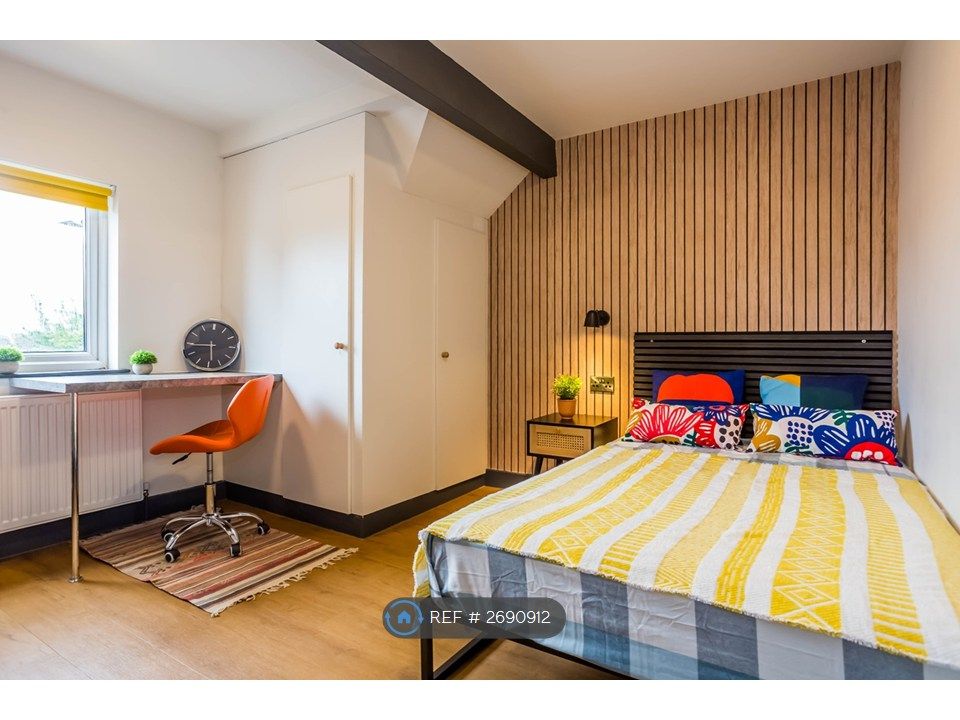 Property photo 3 of 10 Room 5