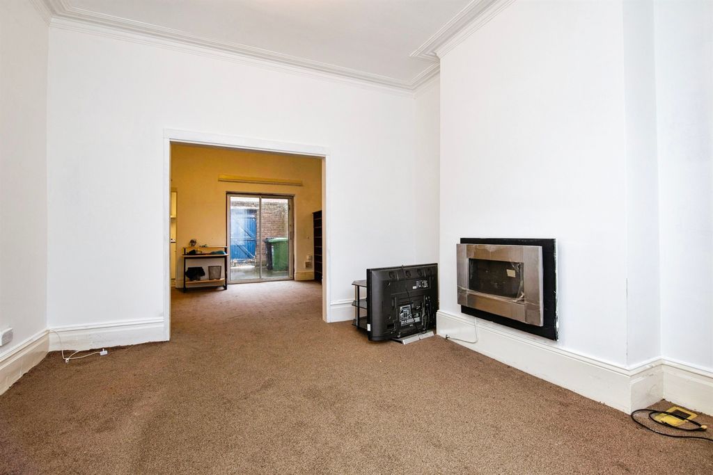 Property photo 3 of 12 Image