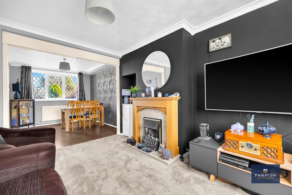 Property photo 3 of 32 Living Room