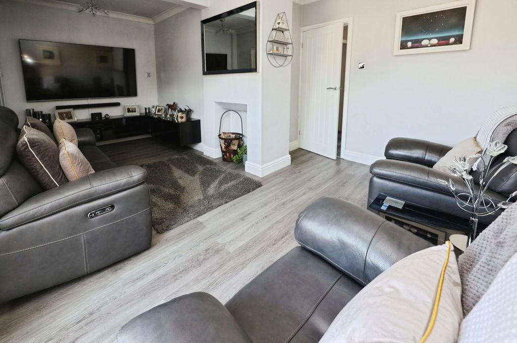 Property photo 2 of 22 4253822