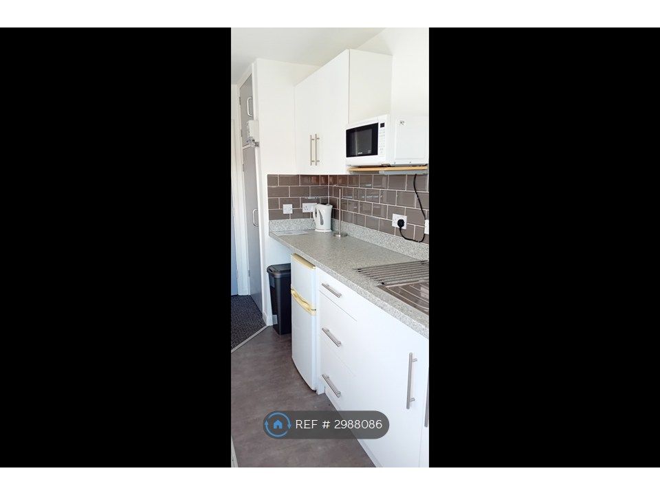 Property photo 3 of 5 Kitchen