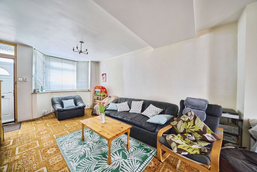Property photo 2 of 19 Pbox-Img.Jpg