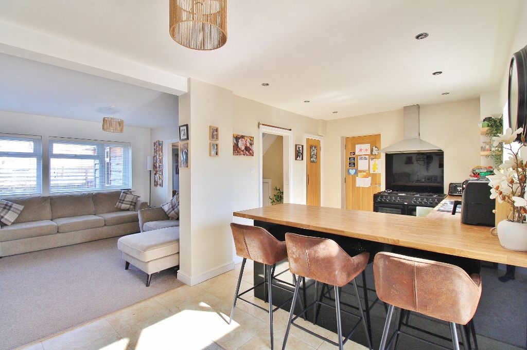 Property photo 2 of 32