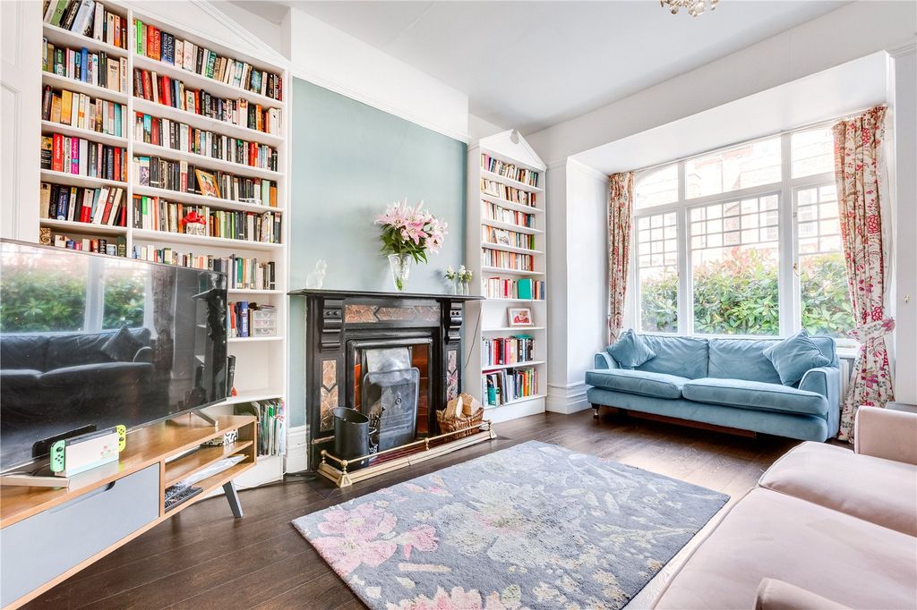 Property photo 2 of 10