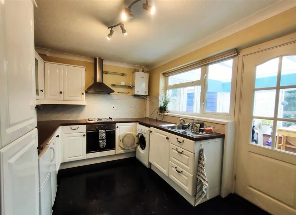 Property photo 2 of 8