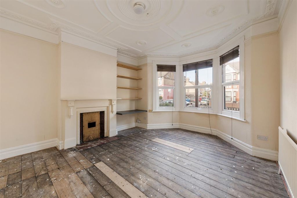 Property photo 3 of 23 Hale End Road E4