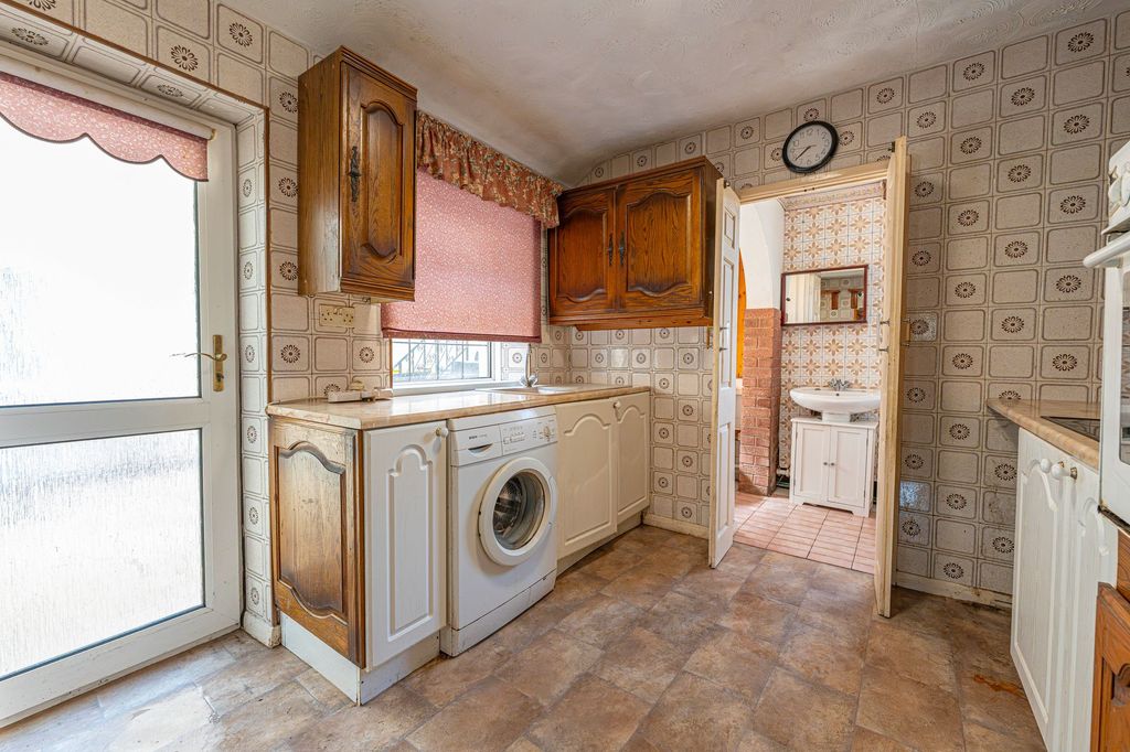 Property photo 2 of 37
