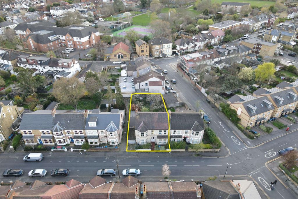 Property photo 1 of 4 4 Wilton Road, Colliers Wood, London Sw19 2Hb