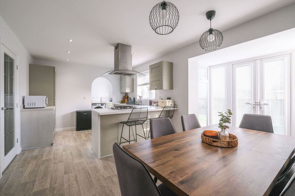 Property photo 2 of 23