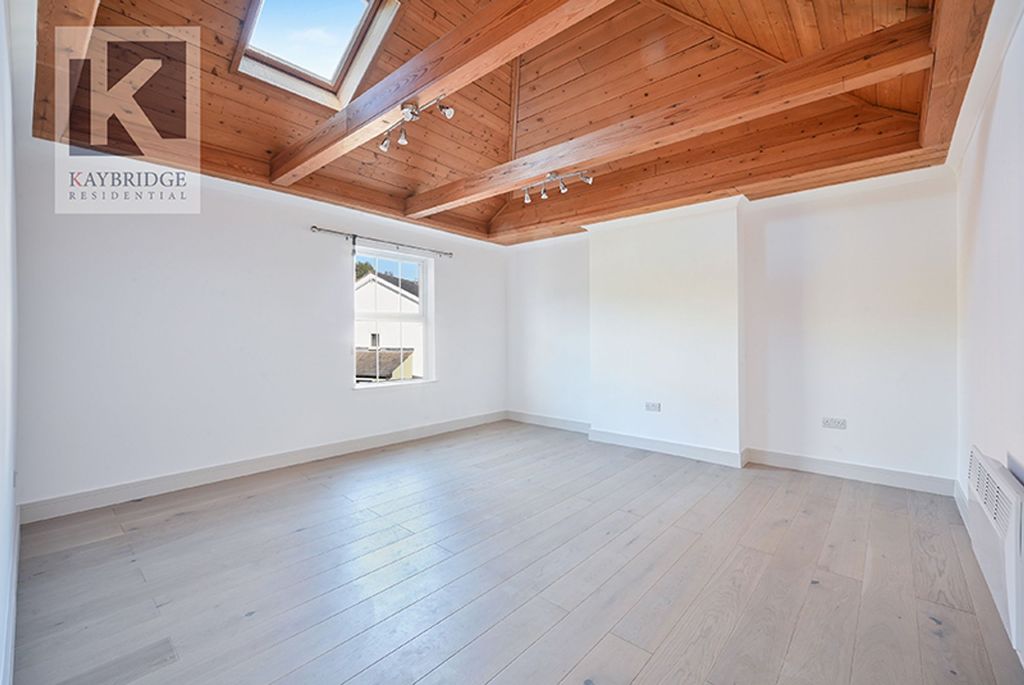 Property photo 3 of 15 Church Road, Epsom