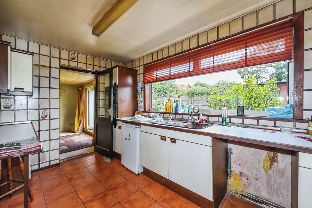 Property photo 2 of 15 Kitchen