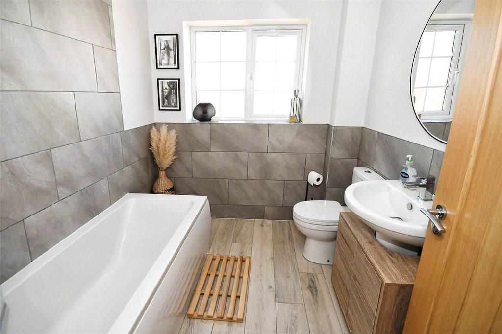 Property photo 3 of 12 Bathroom