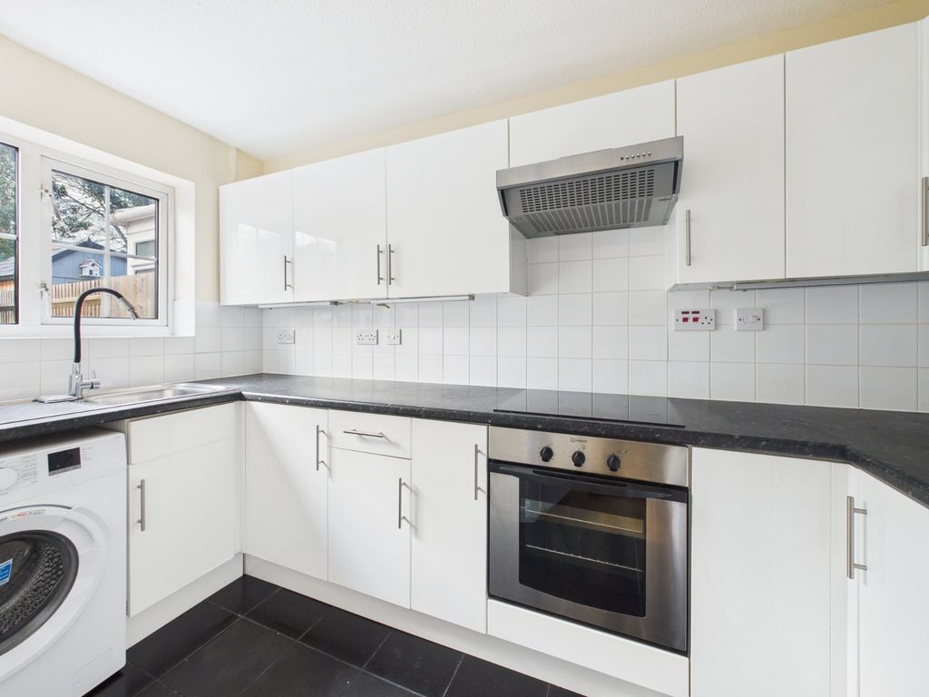 Property photo 3 of 13 Kitchen