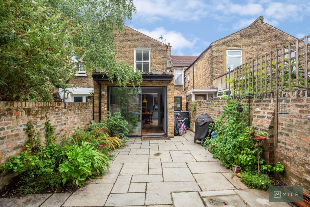 Property photo 2 of 11