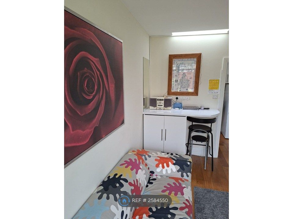 Property photo 2 of 10 Dinning/Enclosed Washing Machine