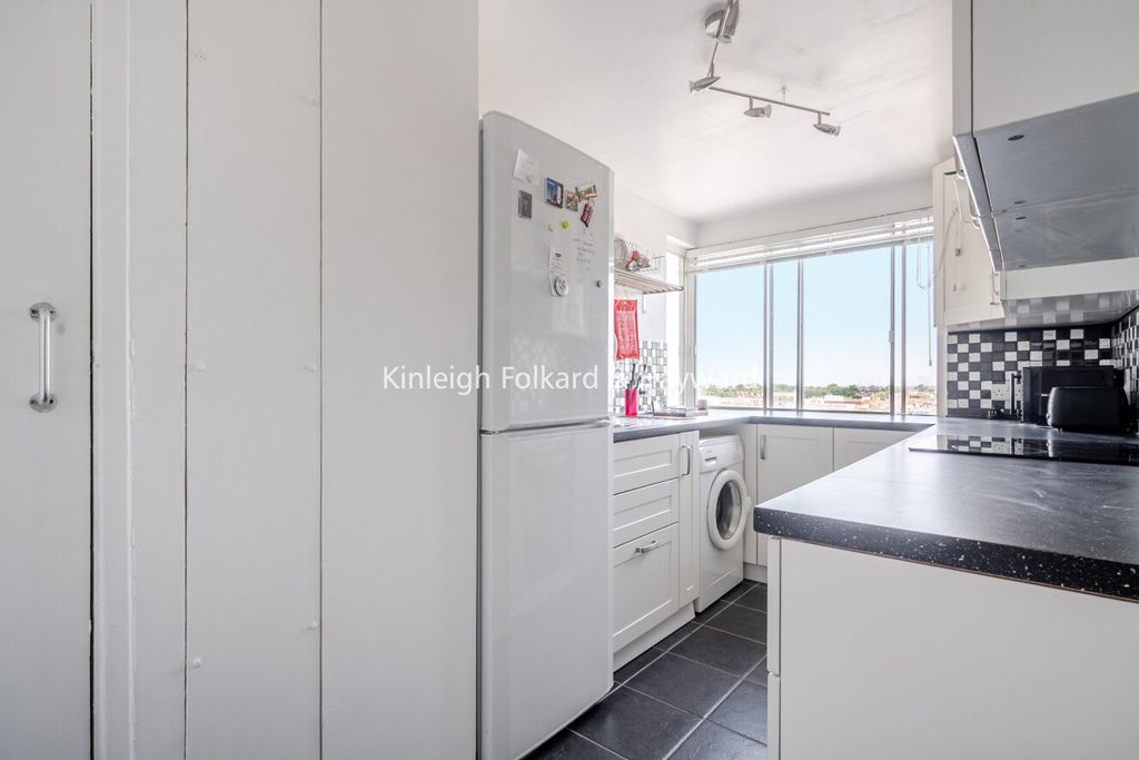 Property photo 2 of 14 Kitchen