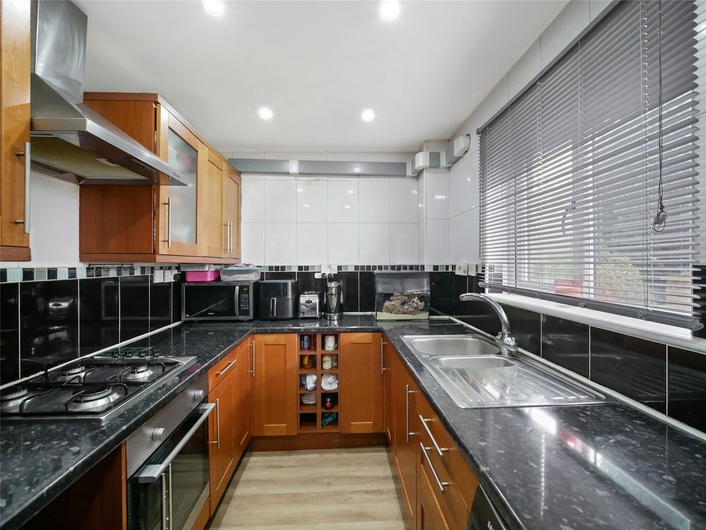 Property photo 3 of 21 Picture No. 02