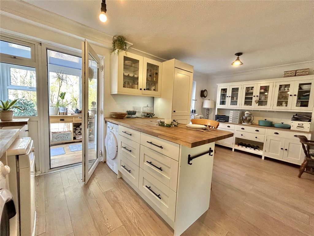 Property photo 3 of 16 Picture No. 11