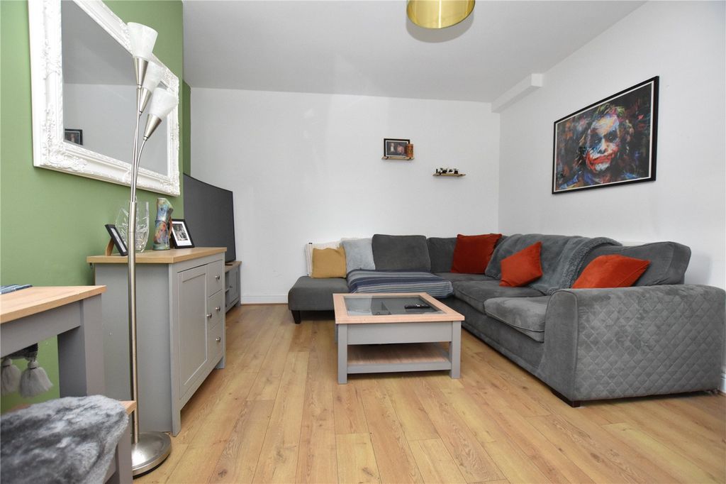 Property photo 2 of 16 Picture No. 14