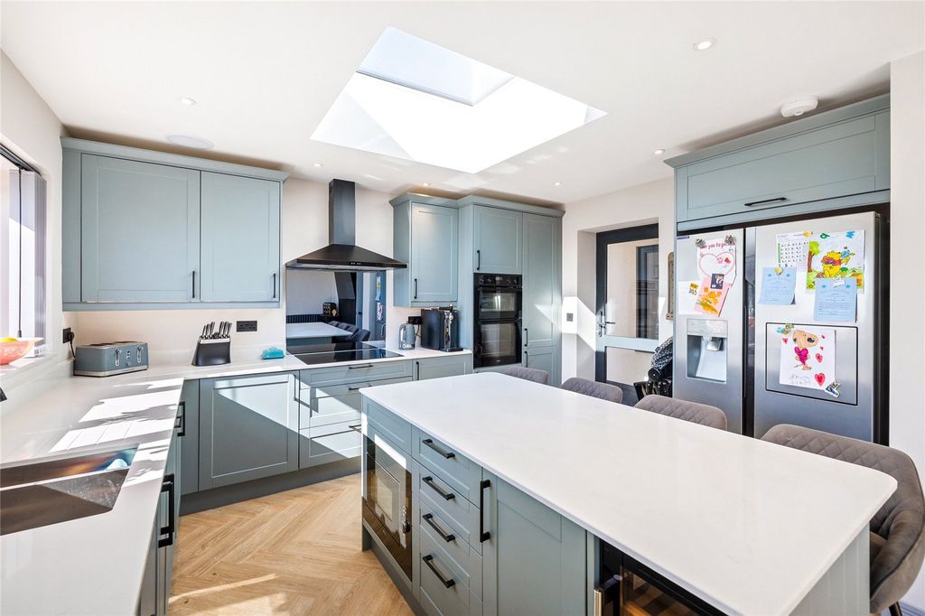 Property photo 2 of 24 Kitchen