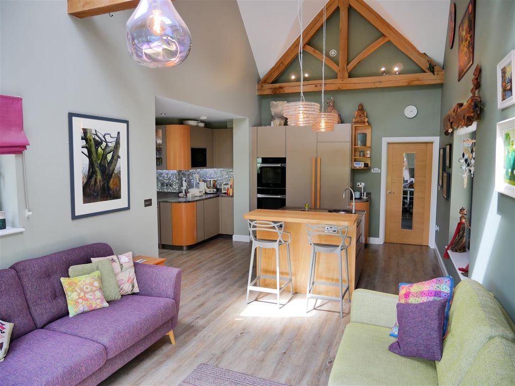 Property photo 2 of 27 Vaulted Kitchen / Family Room