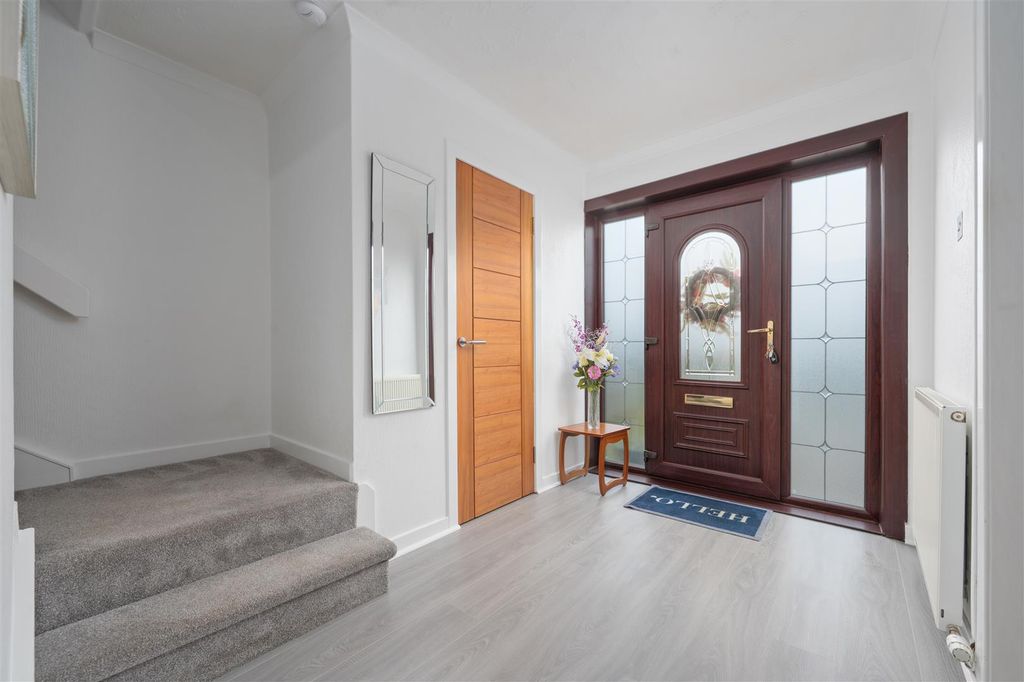 Property photo 3 of 30 51Eastercraiggardens005.Jpg