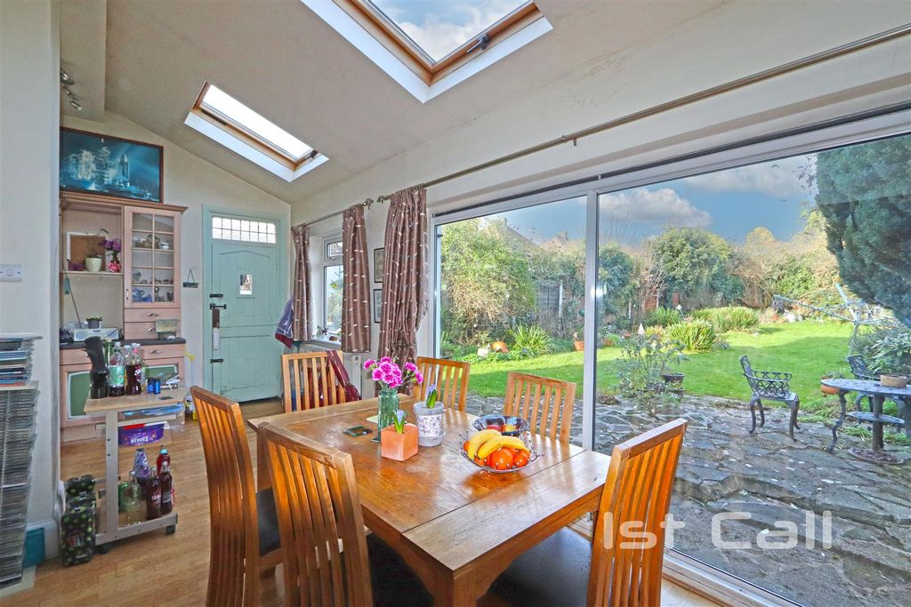 Property photo 3 of 22 Breakfast Room