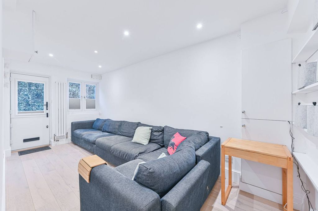 Property photo 3 of 8