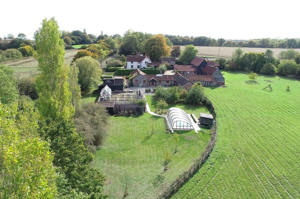 Property photo 2 of 34