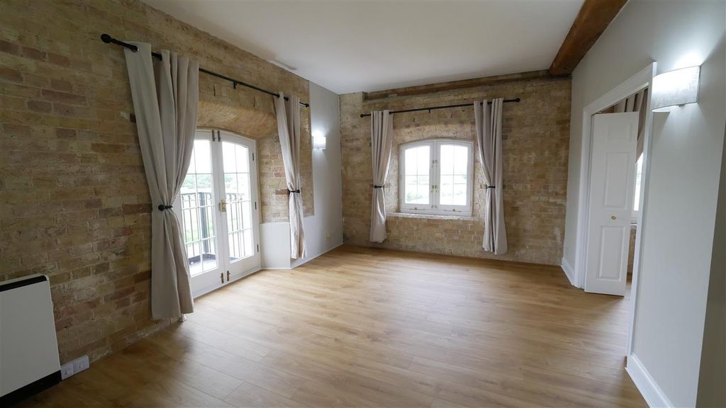 Property photo 2 of 10 Lounge