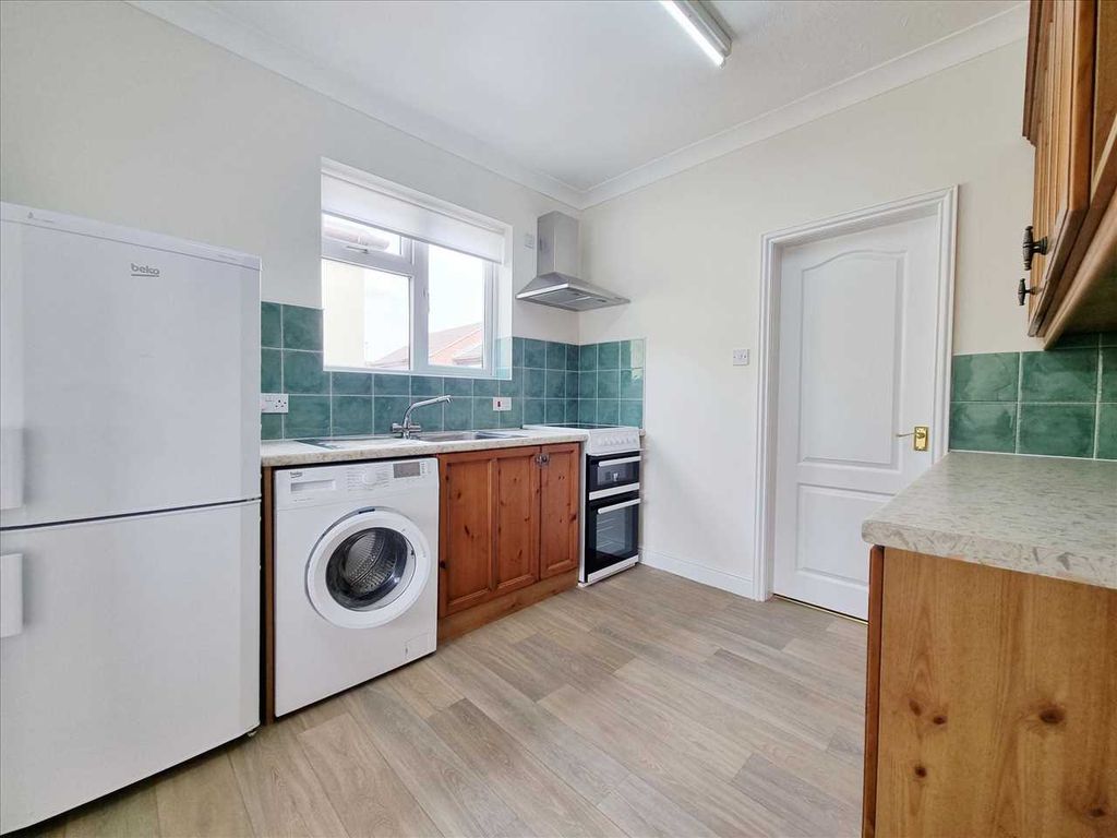 Property photo 3 of 6 Kitchen: