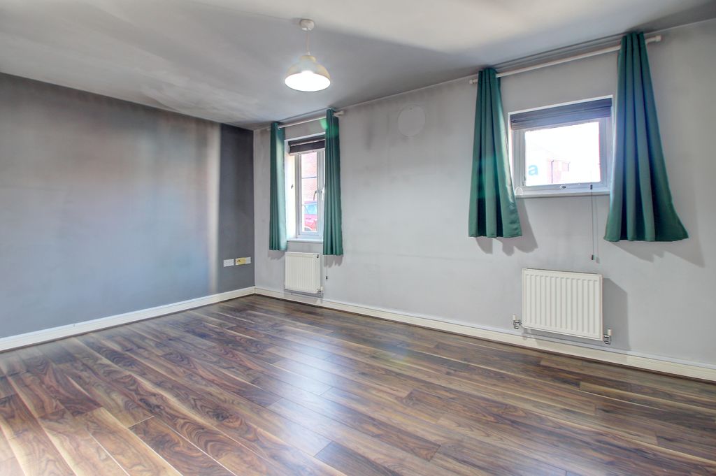 Property photo 3 of 11 Lounge Dining Room