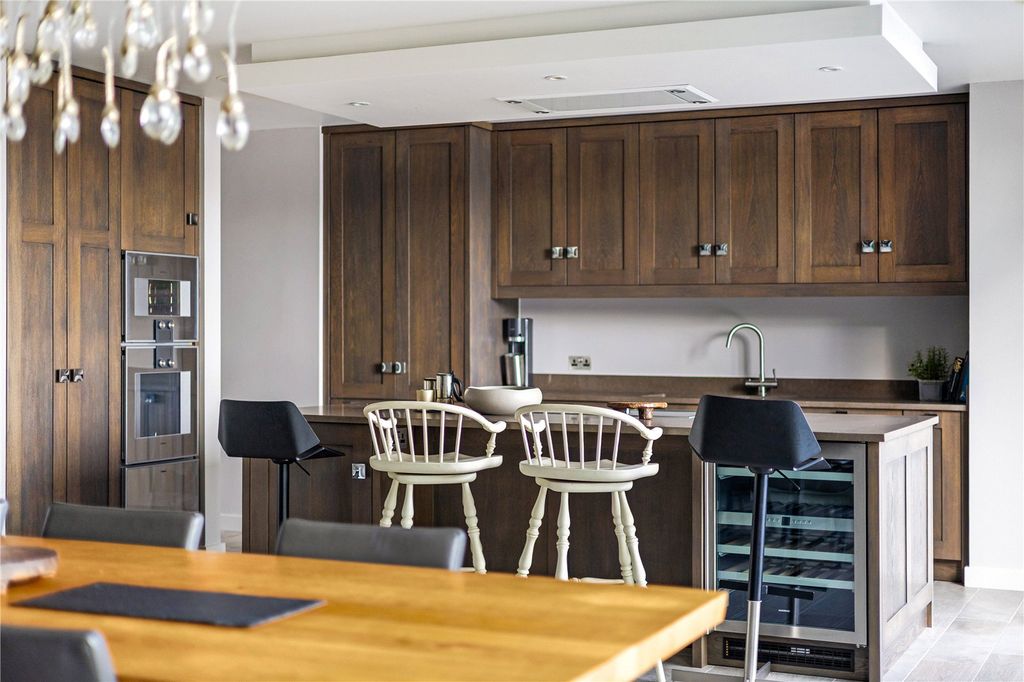 Property photo 3 of 14 Kitchern