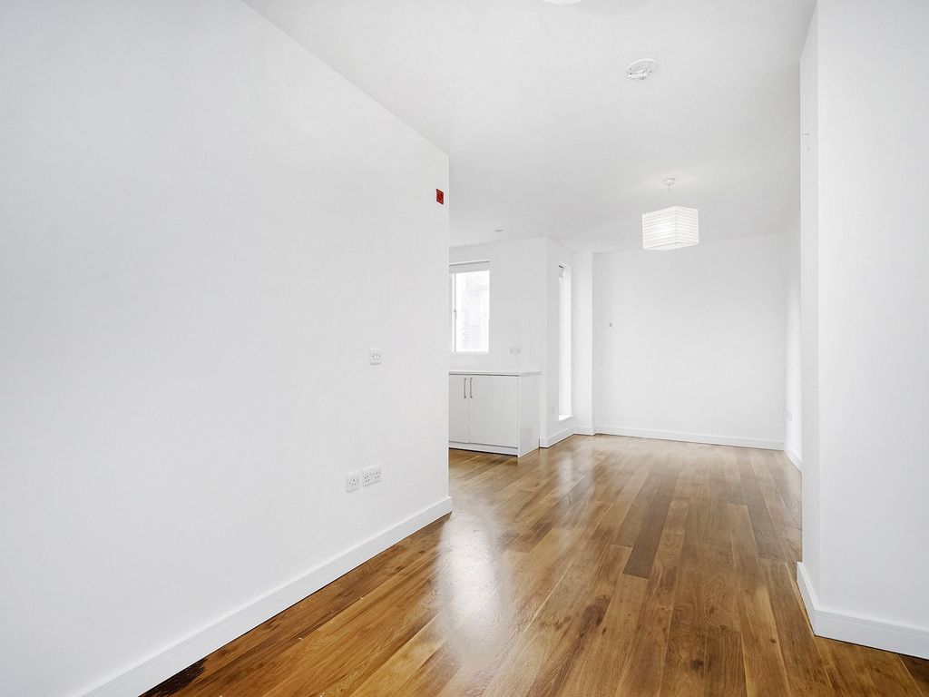 Property photo 3 of 10 Berwick Street