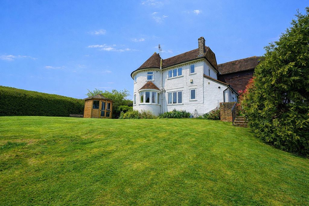 Property photo 1 of 37 E6Fa3ee8-6450-42E3-Bcdc-2dc3B26E3d63.Png
