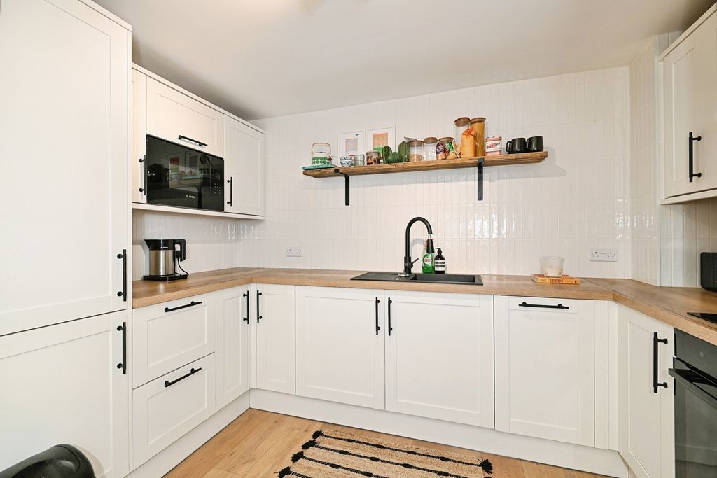 Property photo 3 of 9 Pbox-Img.Jpg